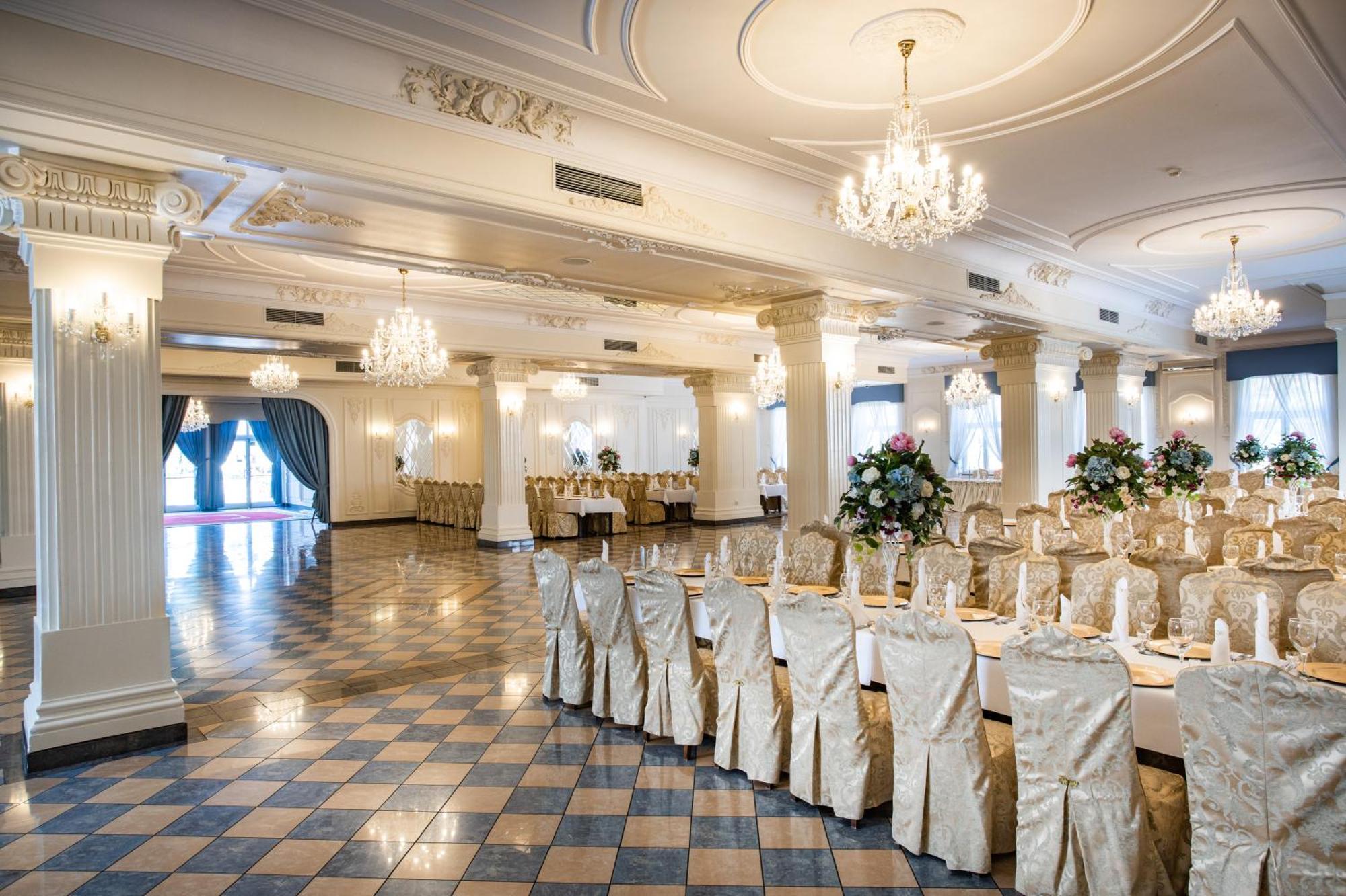Dwor Czarneckiego Hotel Porosly Exterior photo