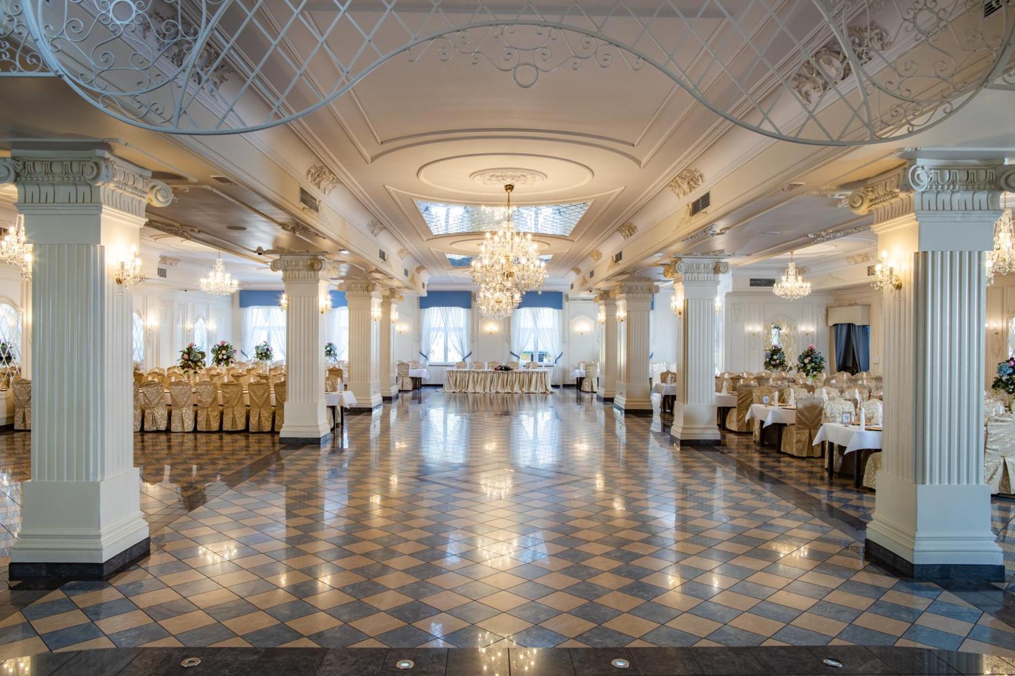 Dwor Czarneckiego Hotel Porosly Exterior photo