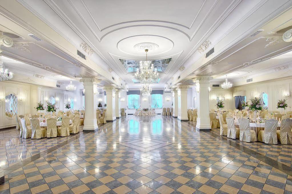 Dwor Czarneckiego Hotel Porosly Exterior photo